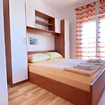 Mia 7 Apartament *