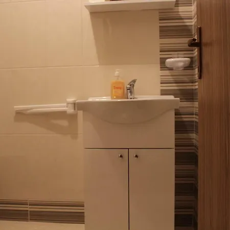 Mia 7 * تْسْغيكفانِتْسا